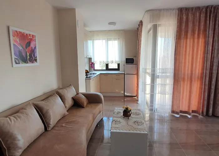 Luxury Ekaterina Chernomorets